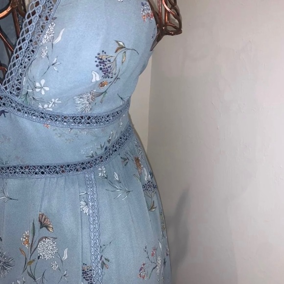 Dress - Picture 5 of 7